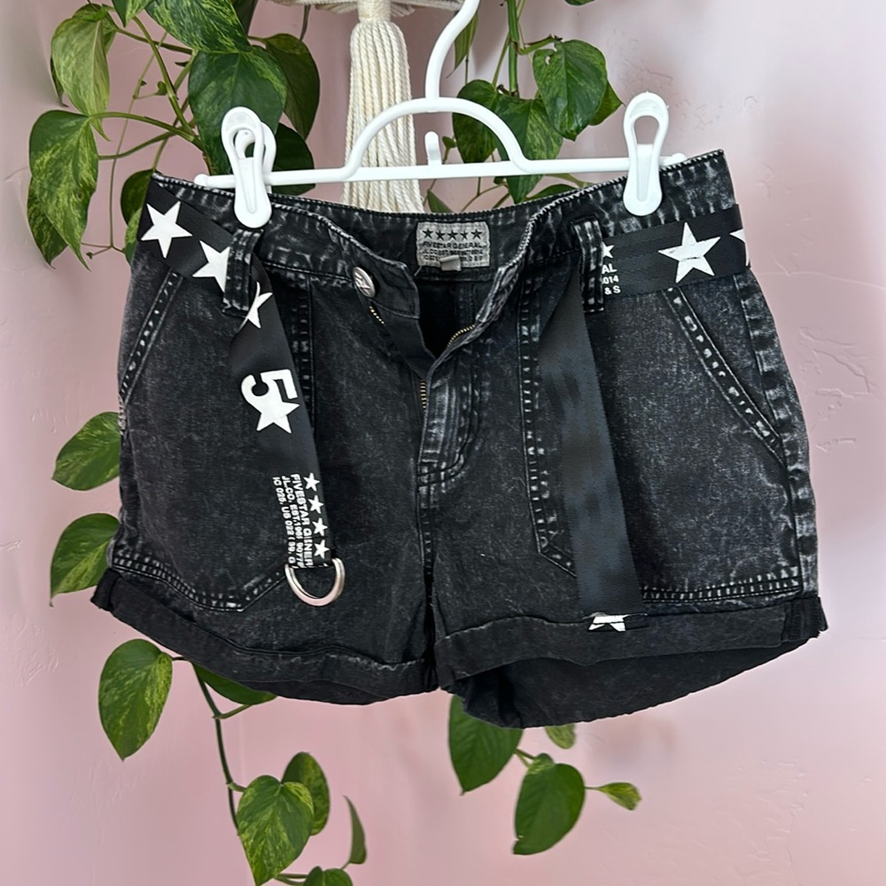 TILLY’S - High waisted shorts